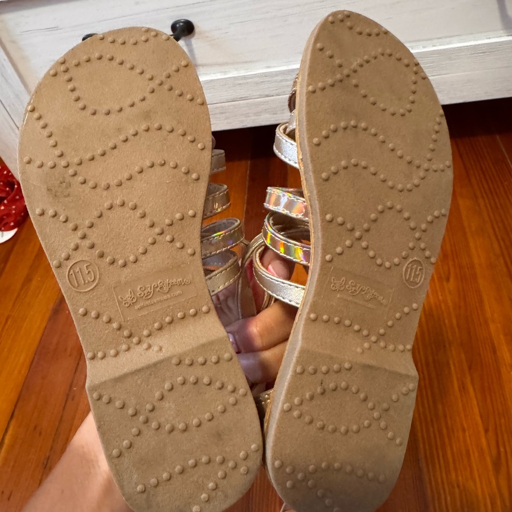 Like new Self esteem metallic gladiator Kids Sandals - Picture 3 of 3
